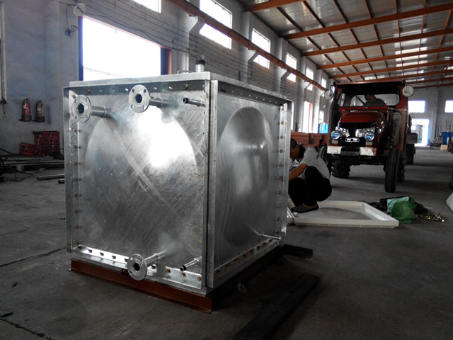 Galvanized water tank