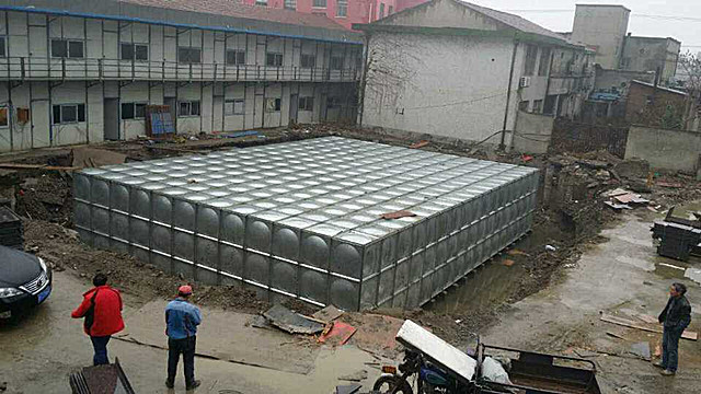 Galvanized water tank