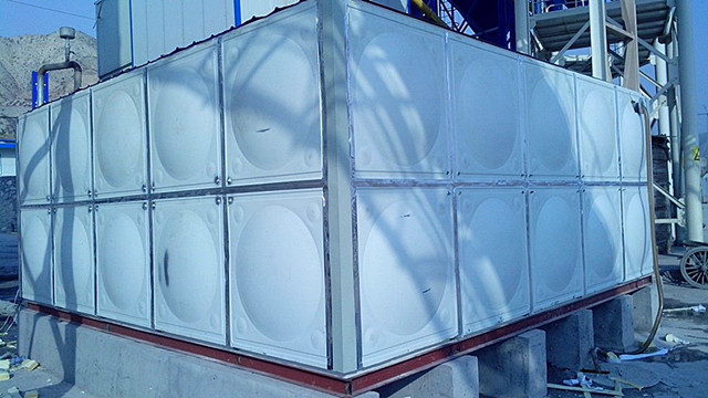 FRP water tank